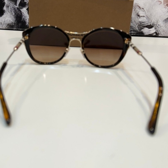 Auth Burberry Cat Eye Sunglasses/ Gorgeous 😍 BNWT - Picture 3 of 7